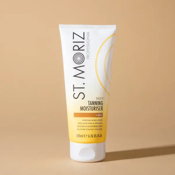 St. Moriz Daily Tanning Moisturiser Light 200ml 1 St. Moriz Daily Tanning Moisturiser Light 200ml